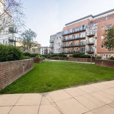 Ocean - 2 Bed Flat Sleeps 6 With Gym Access Apartamento Southampton Exterior foto
