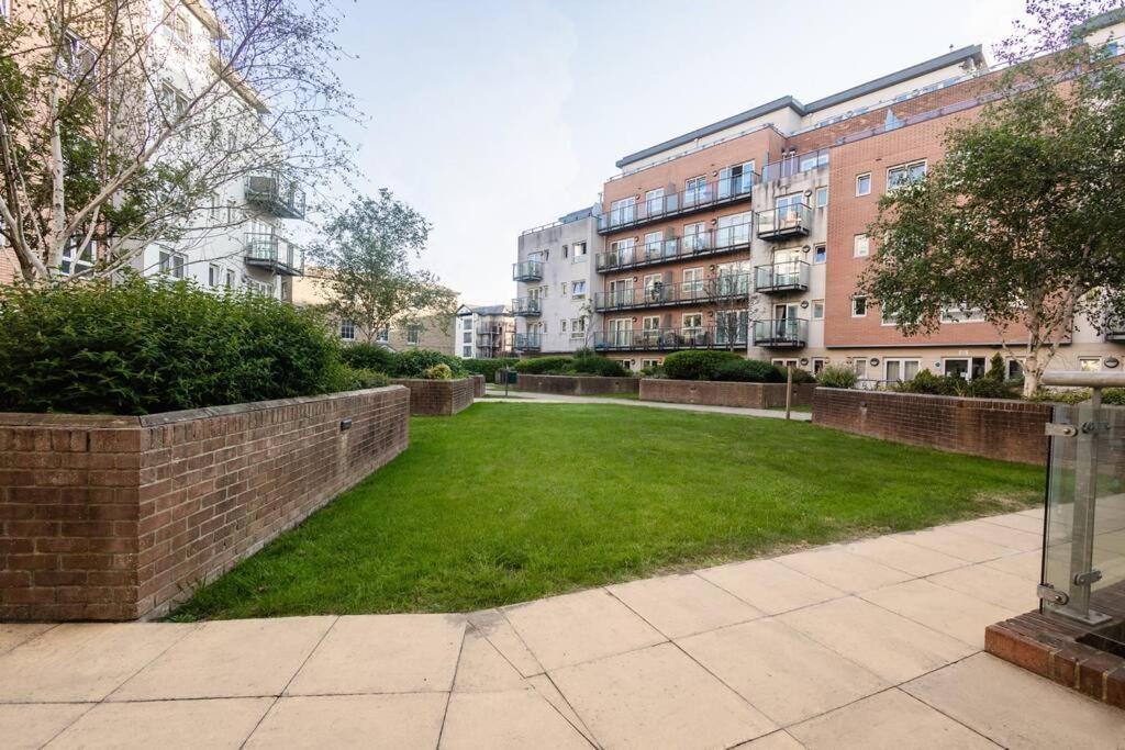 Ocean - 2 Bed Flat Sleeps 6 With Gym Access Apartamento Southampton Exterior foto